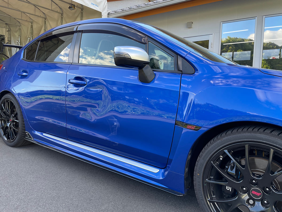 スバル WRX STIの右前後ドアの修理(施工前)