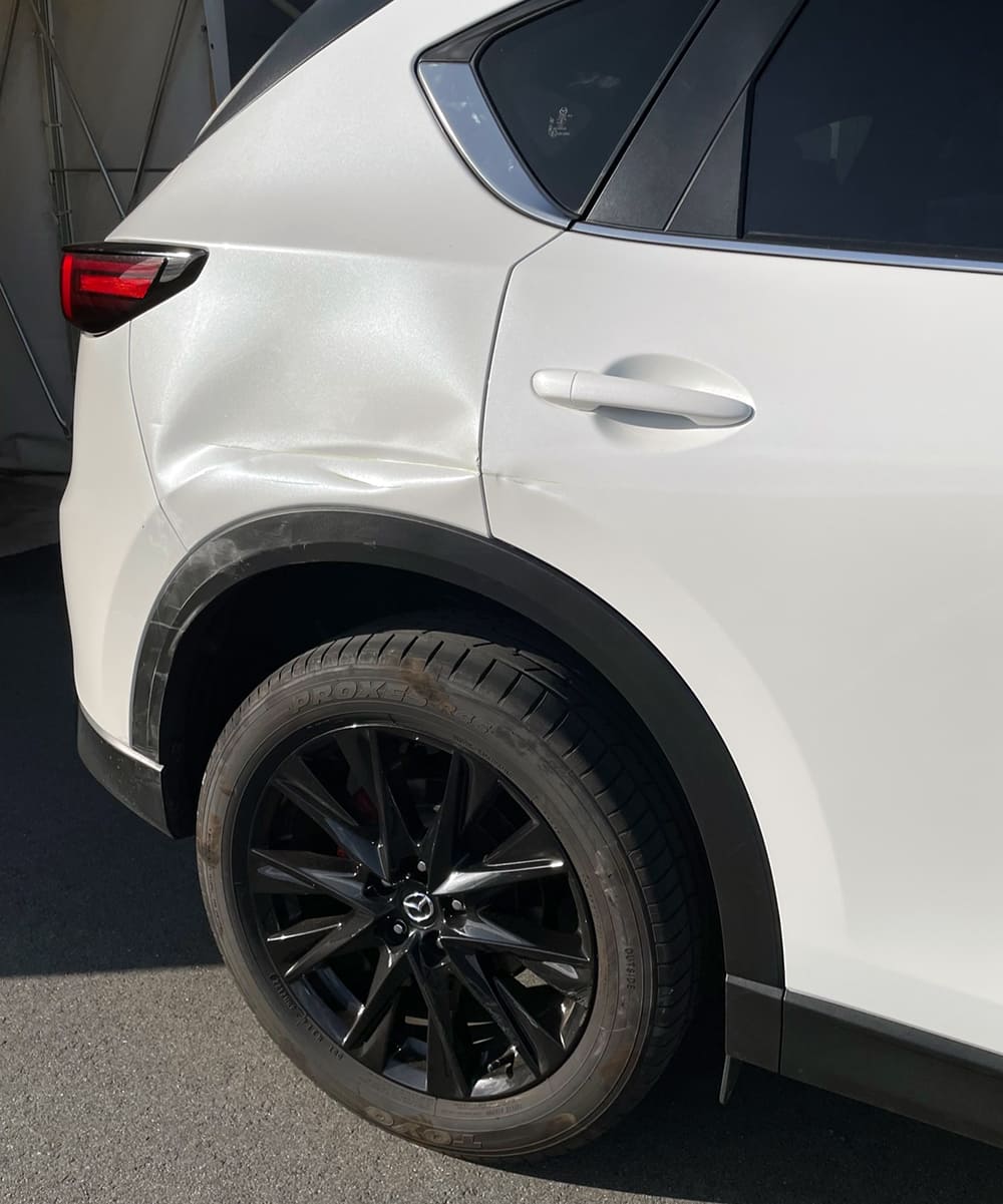 「施工前」マツダCX-5の右リヤドア・クォーター・タイヤハウス・リヤバンパーの修理（奈良県桜井市のお客様）