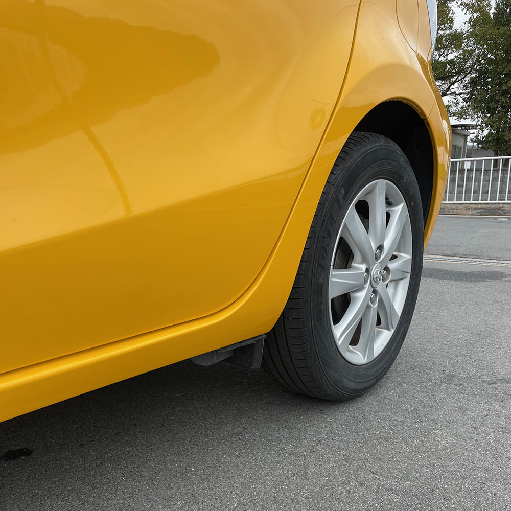 「施工後」トヨタ アクアの左ステップの修理(奈良県大和高田市のお客様)